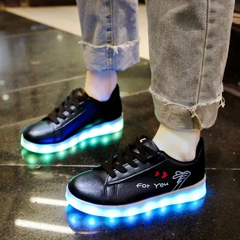 2021 Novo Recarregável Usb Luminosa com Luzes para Mulheres, Homens LED Sapatos com luzes Acesas único Adultos Amor da senhora padrão Preto