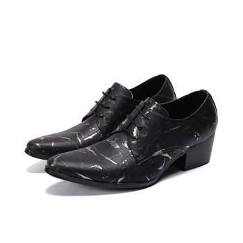 Mens sapatos de marcas de luxo salto alto preto baile sapatos metálicos de dedo do pé de veludo chinelos de quarto spike mens sapatos de casamento vestido