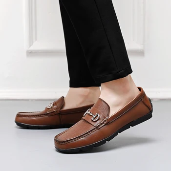 2021 primavera novo negócio do couro casual sapatos de couro dos homens ervilhas sapatos de condução Britânica de couro macio de inverno