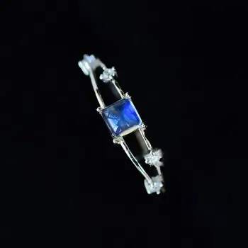 Natural Quadrado Moonstone Ring com uma Forte Luz Azul Marchetado de Vento de Fadas Sen Estilo Versátil Menina